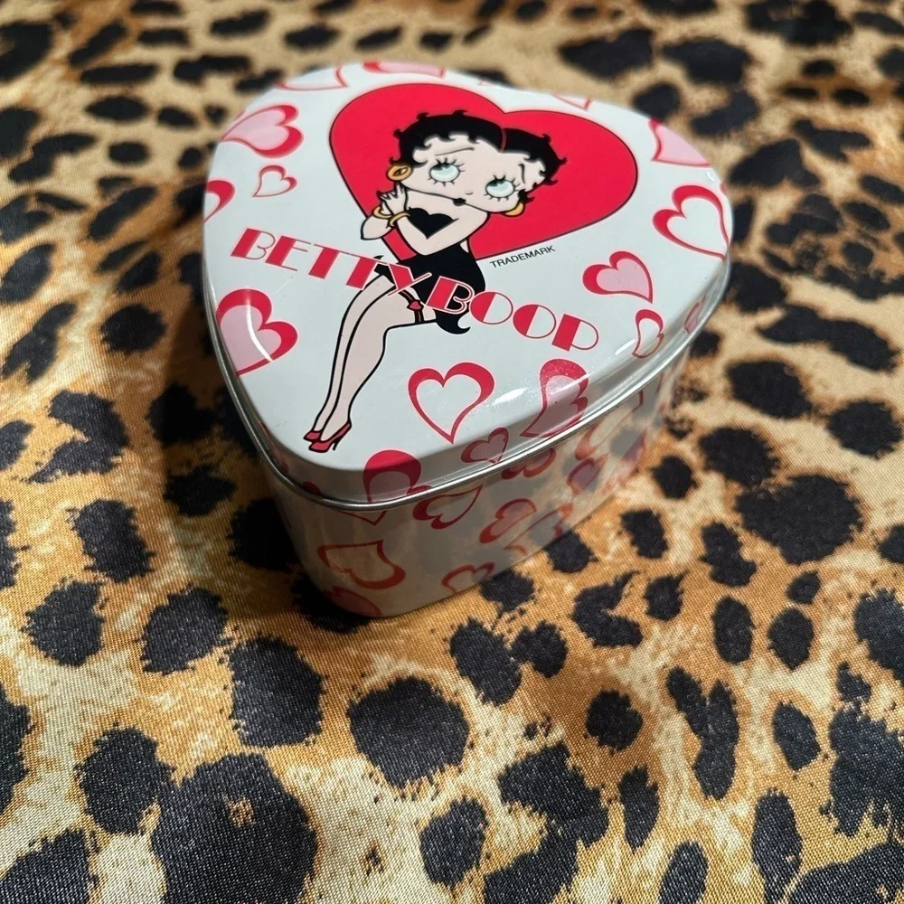 Vintage Y2K Betty Boop White Heart Shaped Metal Tin Container
